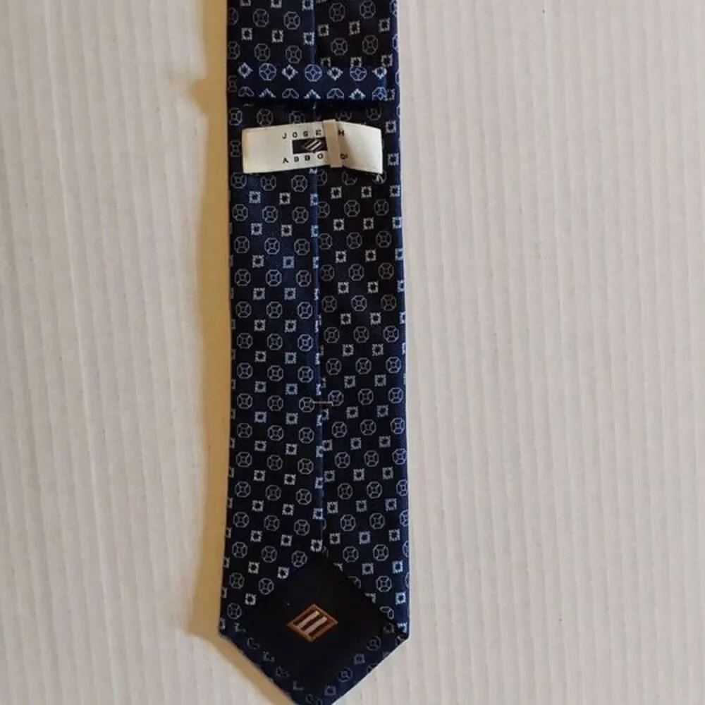 Joseph Abboud 100% Silk‎ Blue Geometric Men's Necktie